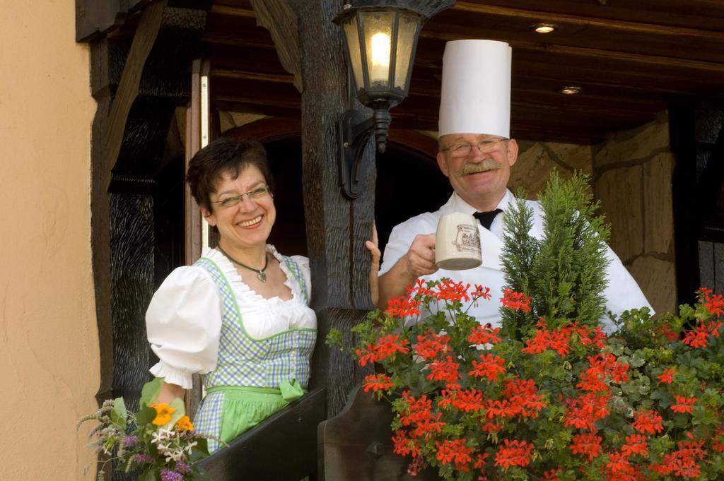 Hotel-Gasthof Zum Weyssen Roessle شيلتاخ المظهر الخارجي الصورة