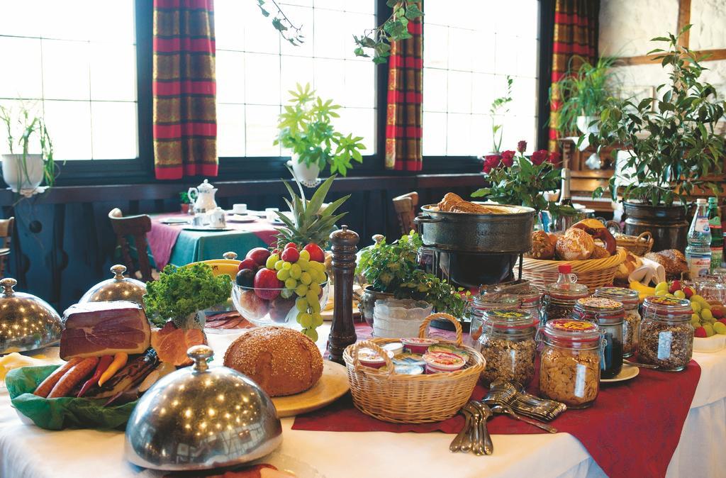 Hotel-Gasthof Zum Weyssen Roessle شيلتاخ المظهر الخارجي الصورة