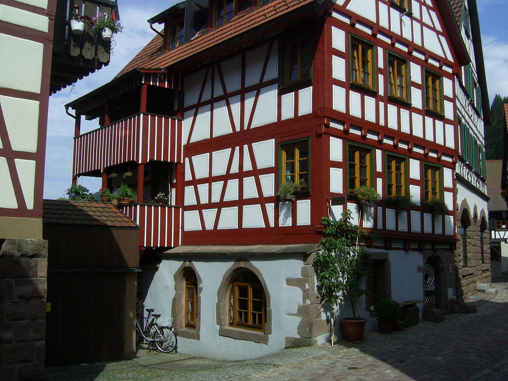 Hotel-Gasthof Zum Weyssen Roessle شيلتاخ المظهر الخارجي الصورة