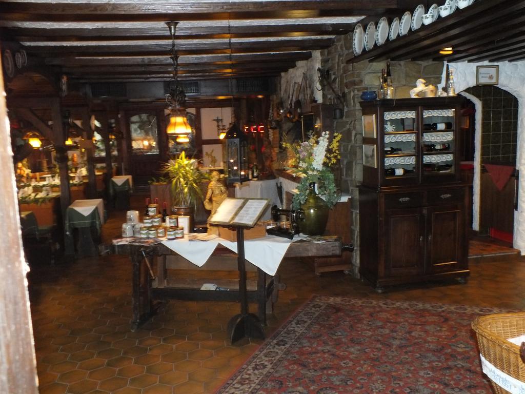 Hotel-Gasthof Zum Weyssen Roessle شيلتاخ المظهر الخارجي الصورة