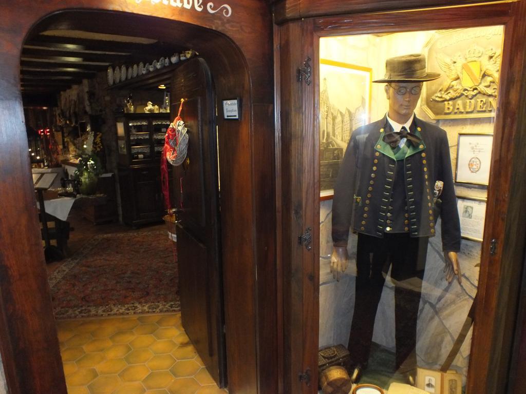 Hotel-Gasthof Zum Weyssen Roessle شيلتاخ المظهر الخارجي الصورة