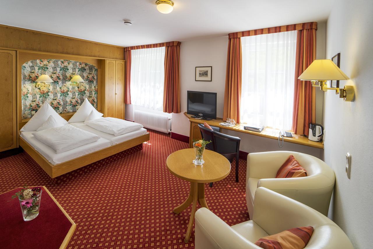 Hotel-Gasthof Zum Weyssen Roessle شيلتاخ المظهر الخارجي الصورة