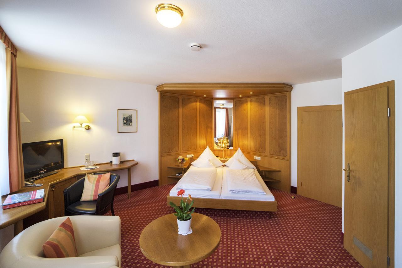 Hotel-Gasthof Zum Weyssen Roessle شيلتاخ المظهر الخارجي الصورة